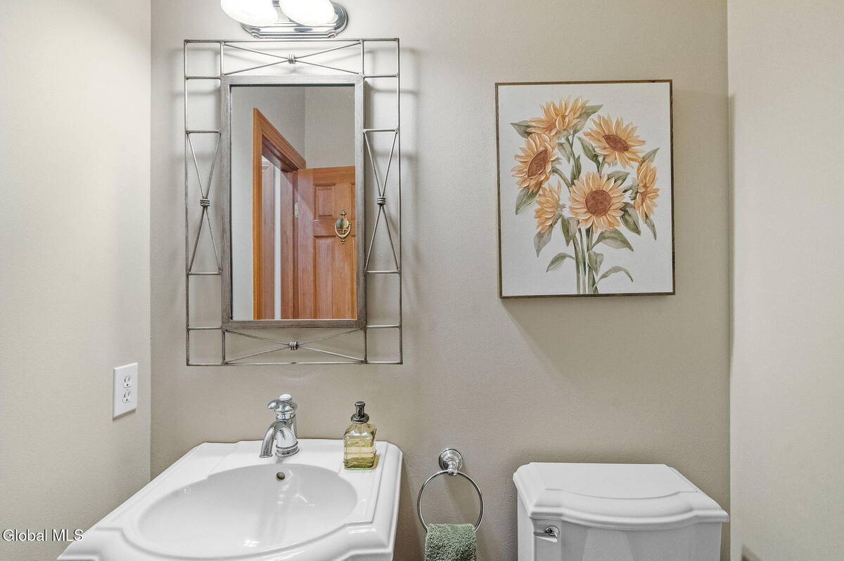 #39 photo, 737 Muitzeskill Road, Schodack , NY 12156