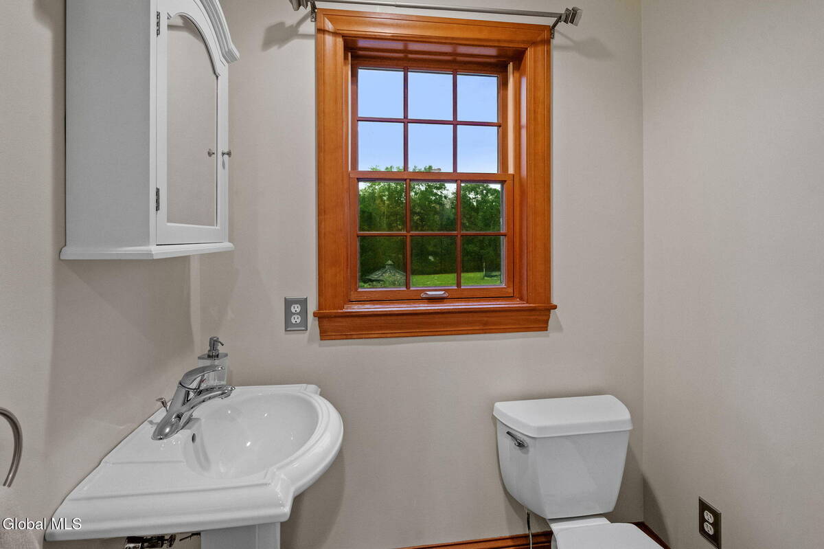 #40 photo, 737 Muitzeskill Road, Schodack , NY 12156