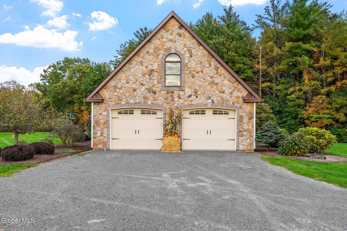 #47 photo, 737 Muitzeskill Road, Schodack , NY 12156