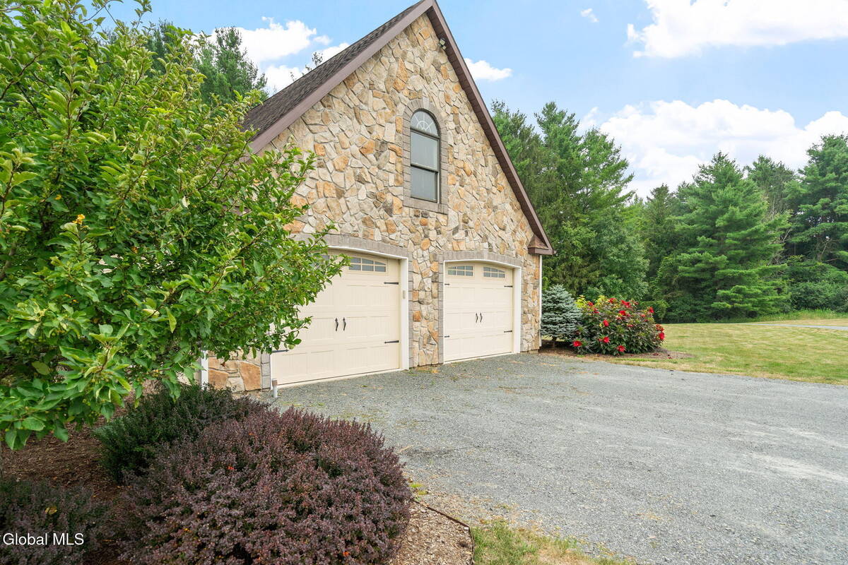 #48 photo, 737 Muitzeskill Road, Schodack , NY 12156