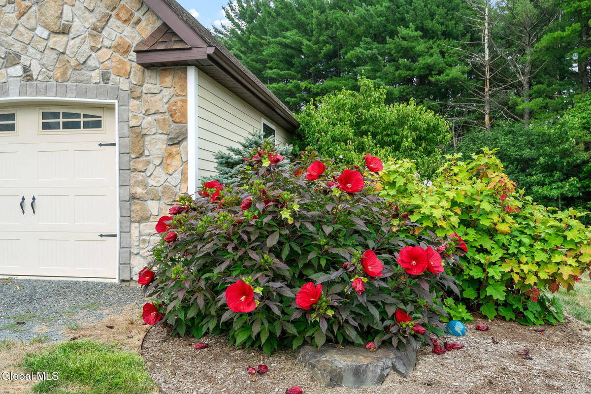 #49 photo, 737 Muitzeskill Road, Schodack , NY 12156