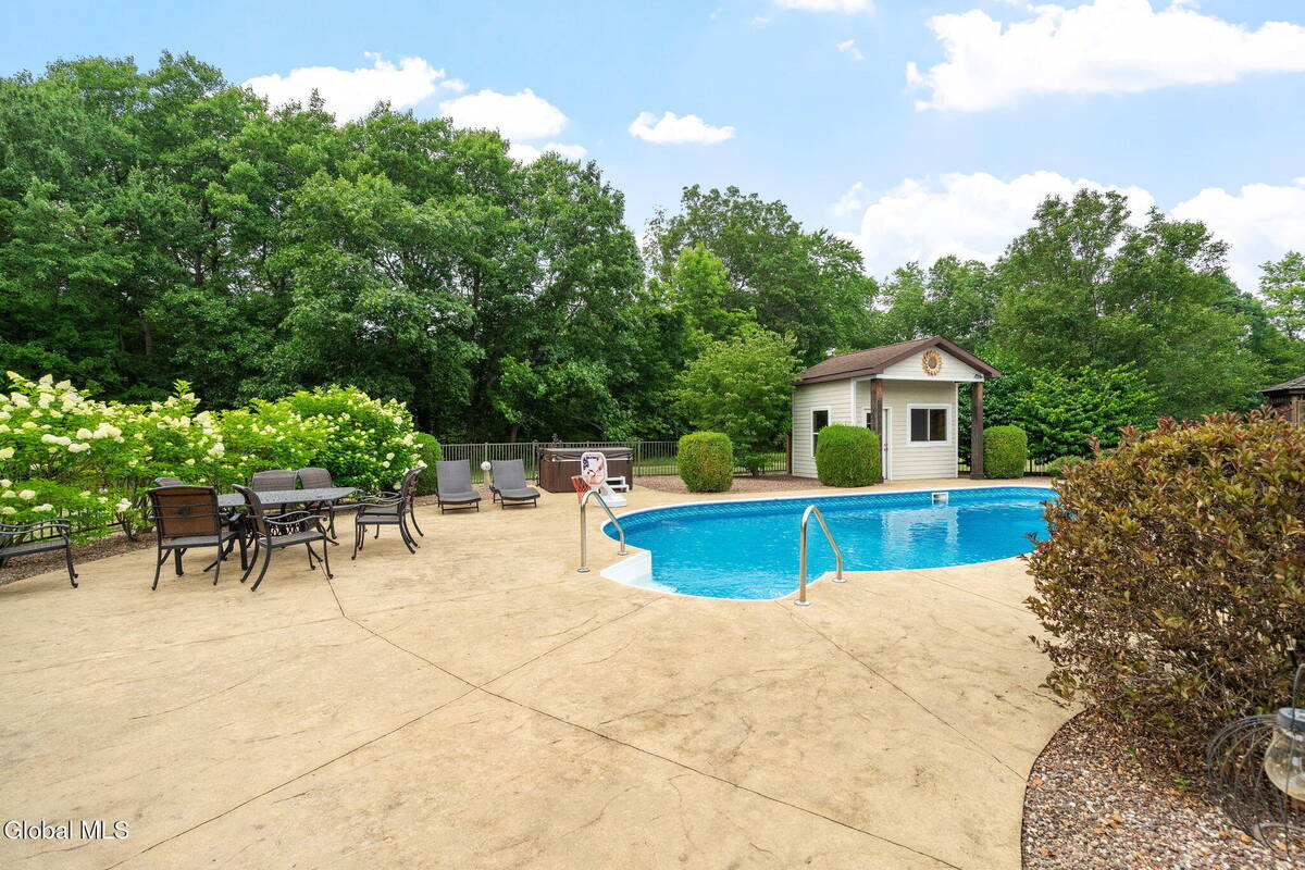 #61 photo, 737 Muitzeskill Road, Schodack , NY 12156