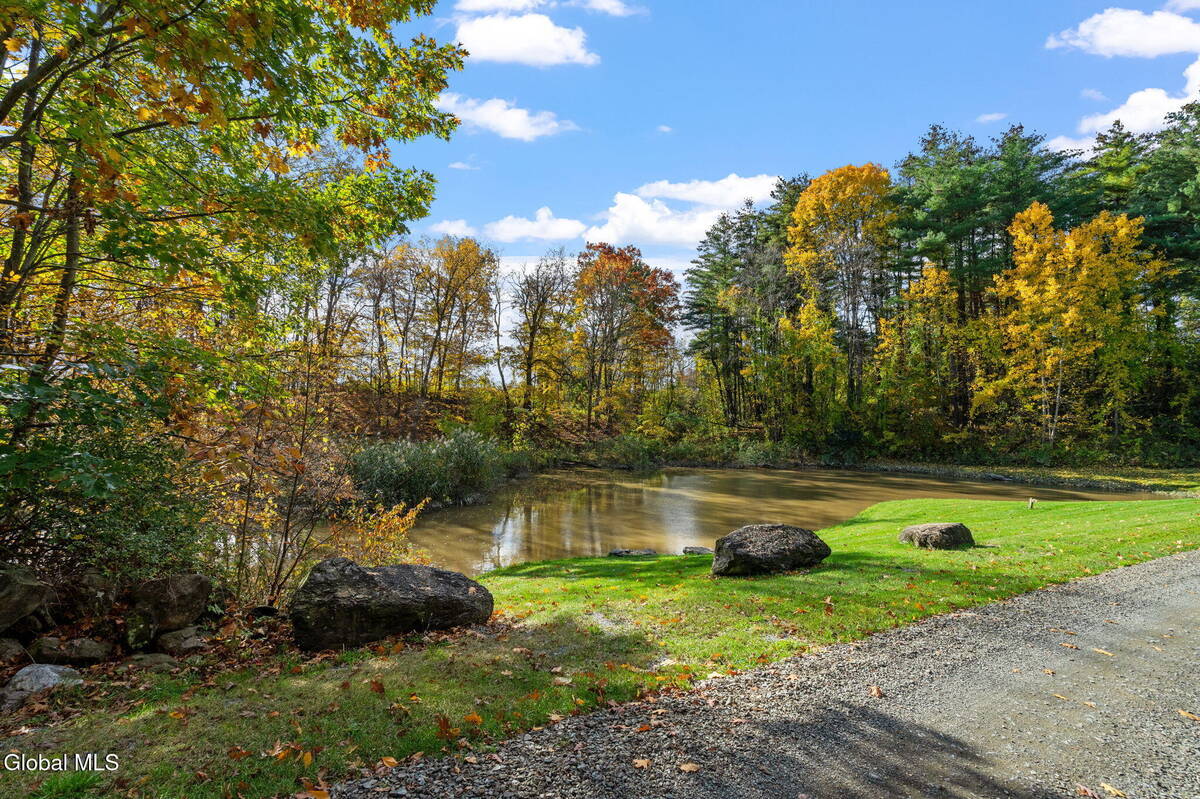 #81 photo, 737 Muitzeskill Road, Schodack , NY 12156