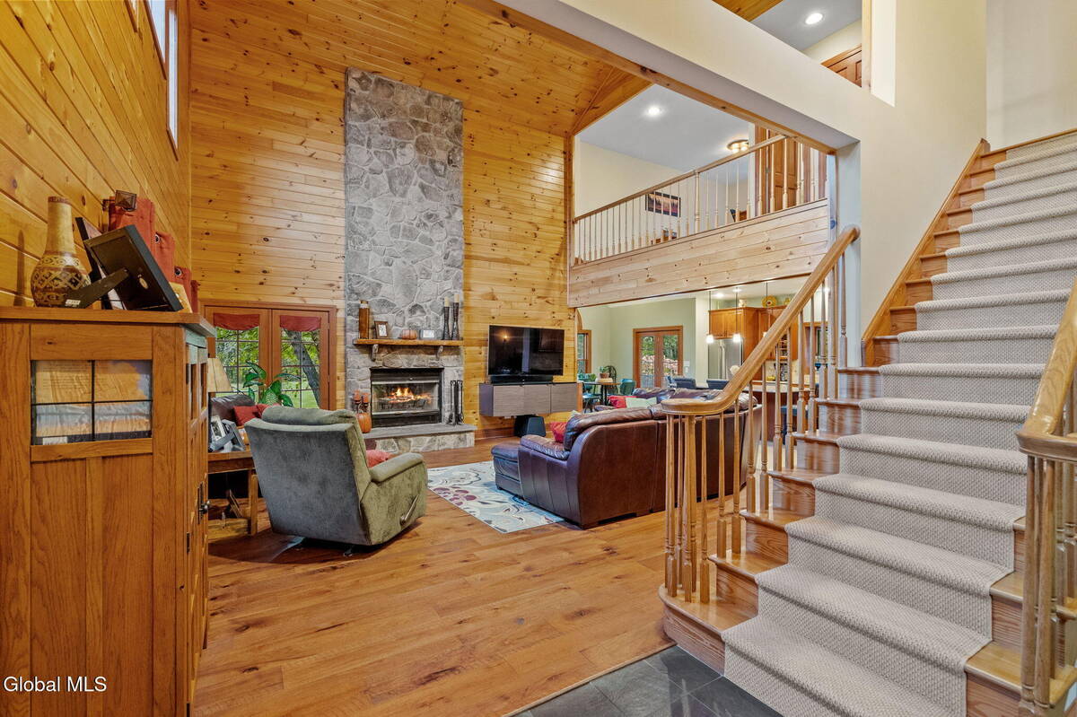 #9 photo, 737 Muitzeskill Road, Schodack , NY 12156