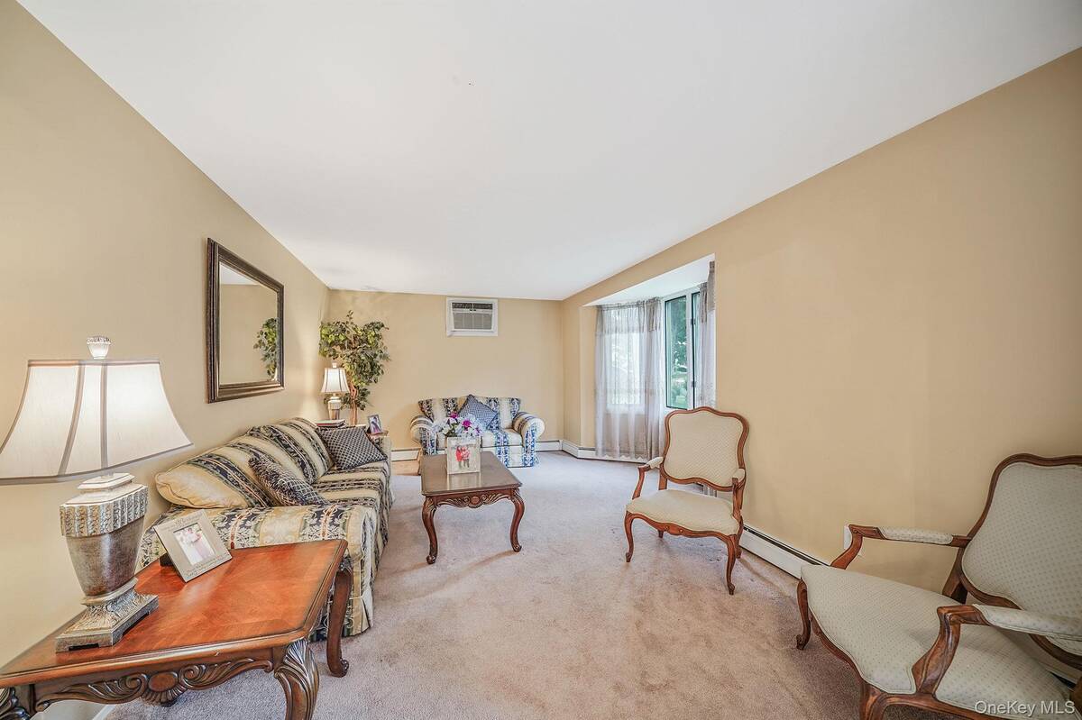 #11 photo, 24 Oakdale Avenue, サフォーク郡 Farmingville , NY 11738