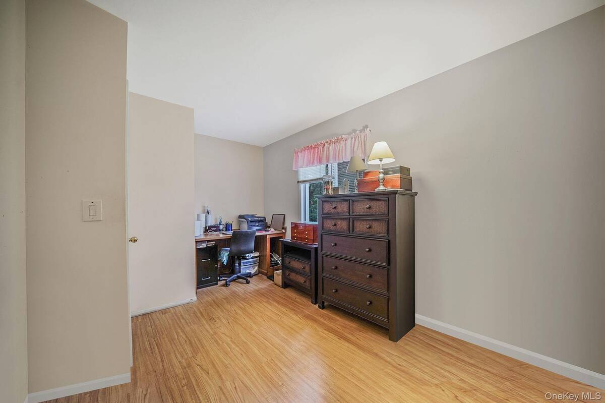 #28 photo, 24 Oakdale Avenue, サフォーク郡 Farmingville , NY 11738