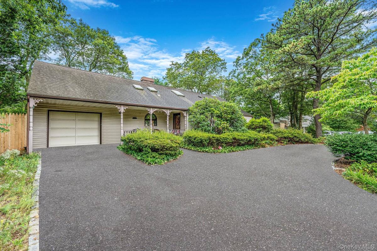 #1 photo, 68 Lakeside Drive, サフォーク郡 Farmingville , NY 11738