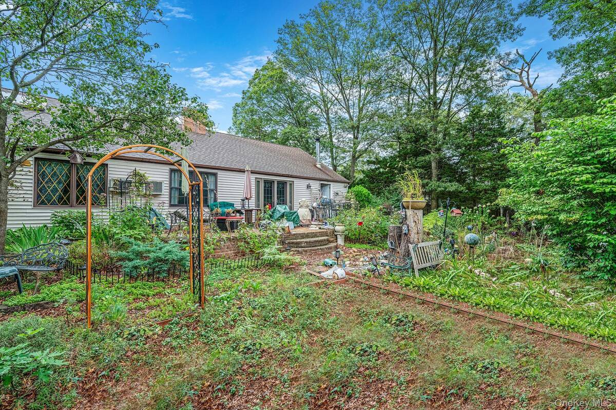 #4 photo, 68 Lakeside Drive, サフォーク郡 Farmingville , NY 11738