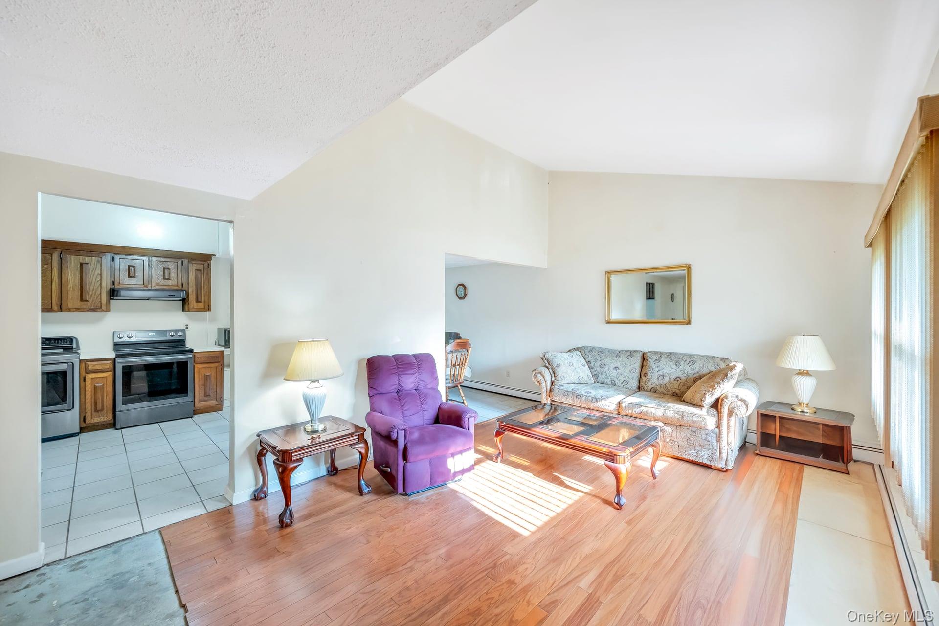 #14 photo, 75 White Pine Way, サフォーク郡 Medford , NY 11763