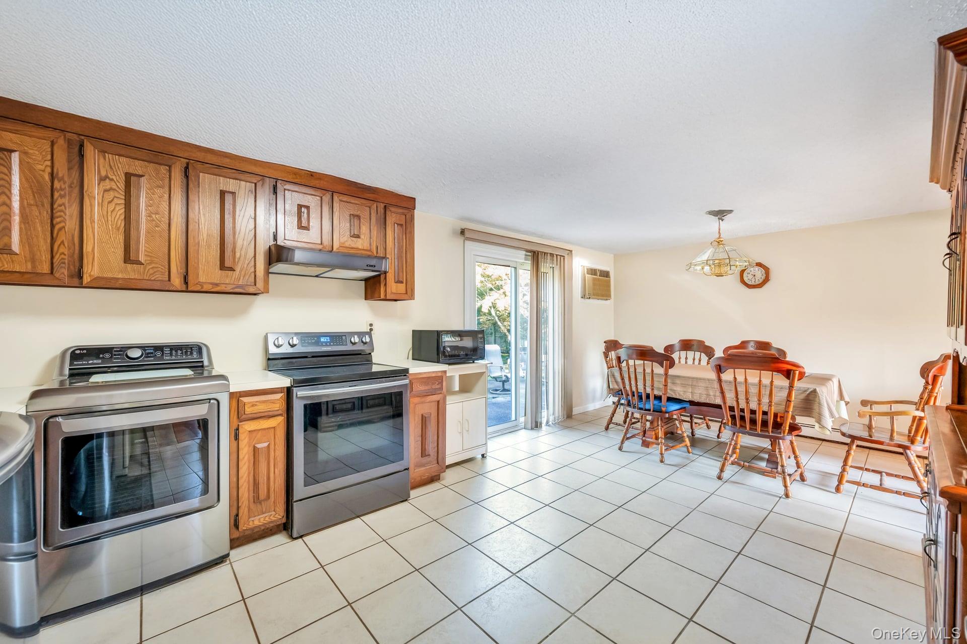 #15 photo, 75 White Pine Way, サフォーク郡 Medford , NY 11763