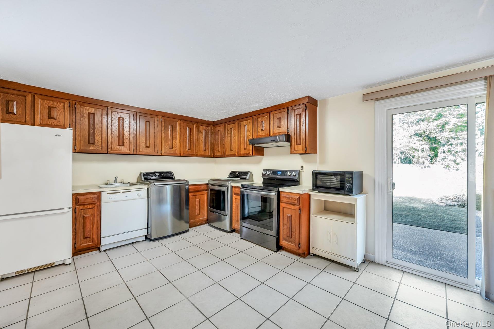 #16 photo, 75 White Pine Way, サフォーク郡 Medford , NY 11763