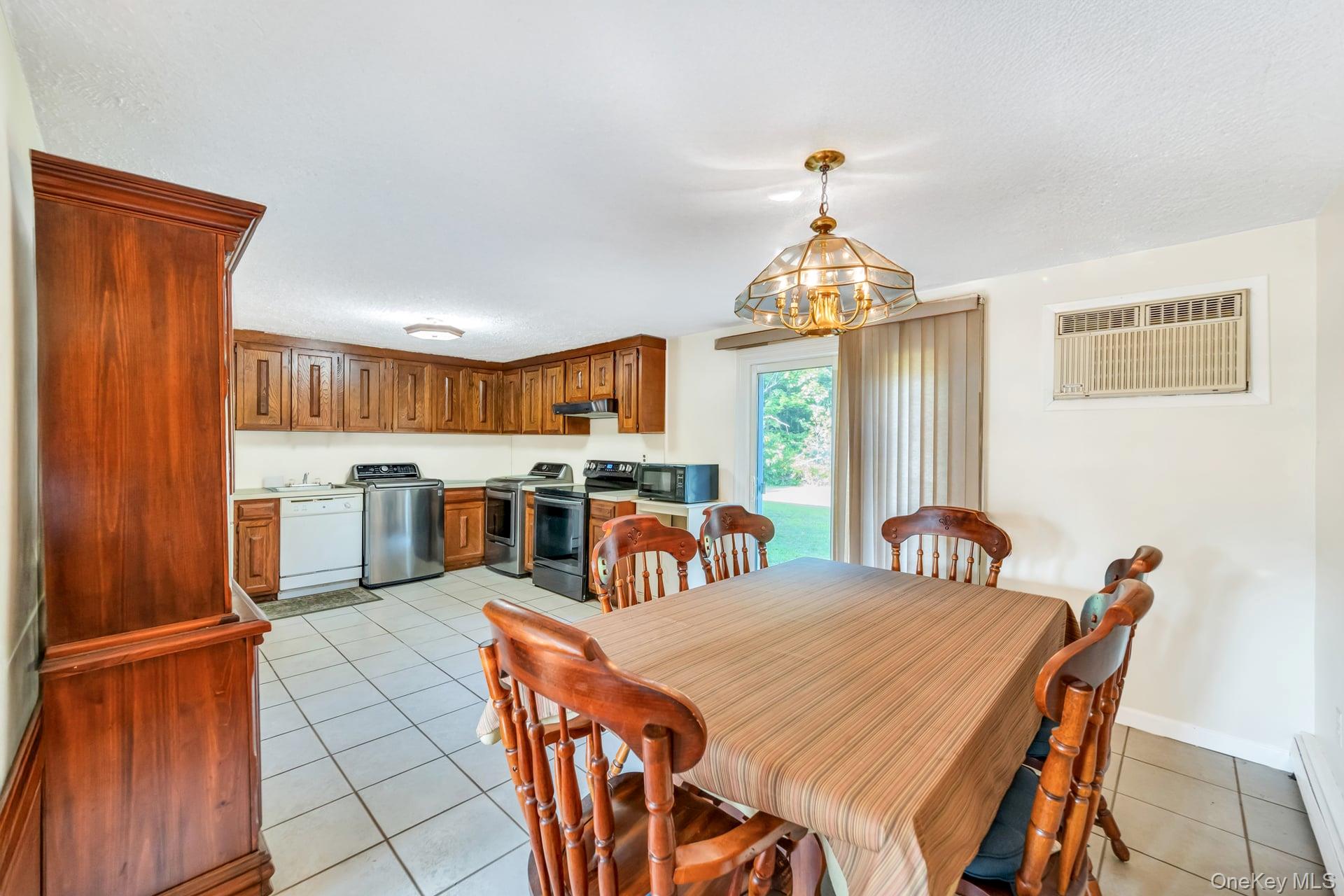 #19 photo, 75 White Pine Way, サフォーク郡 Medford , NY 11763