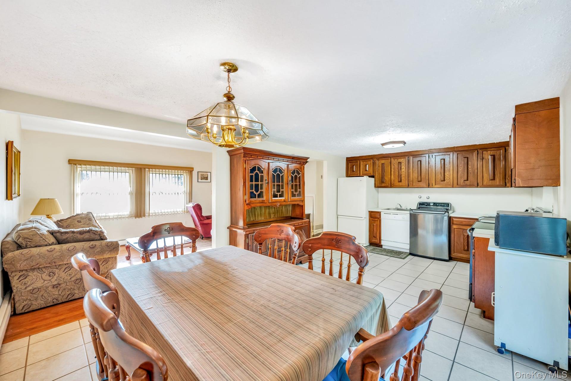 #20 photo, 75 White Pine Way, サフォーク郡 Medford , NY 11763