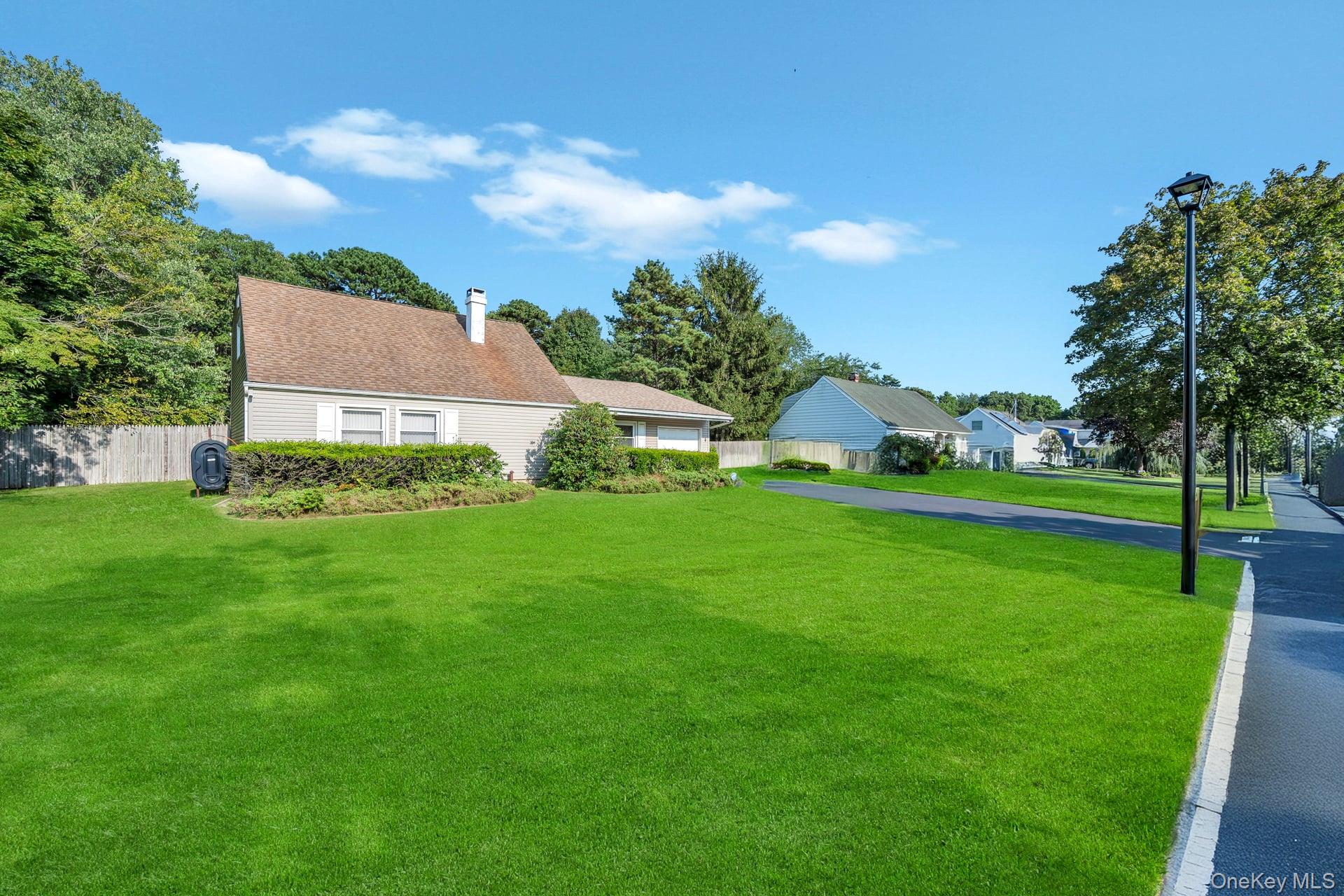 #8 photo, 75 White Pine Way, サフォーク郡 Medford , NY 11763