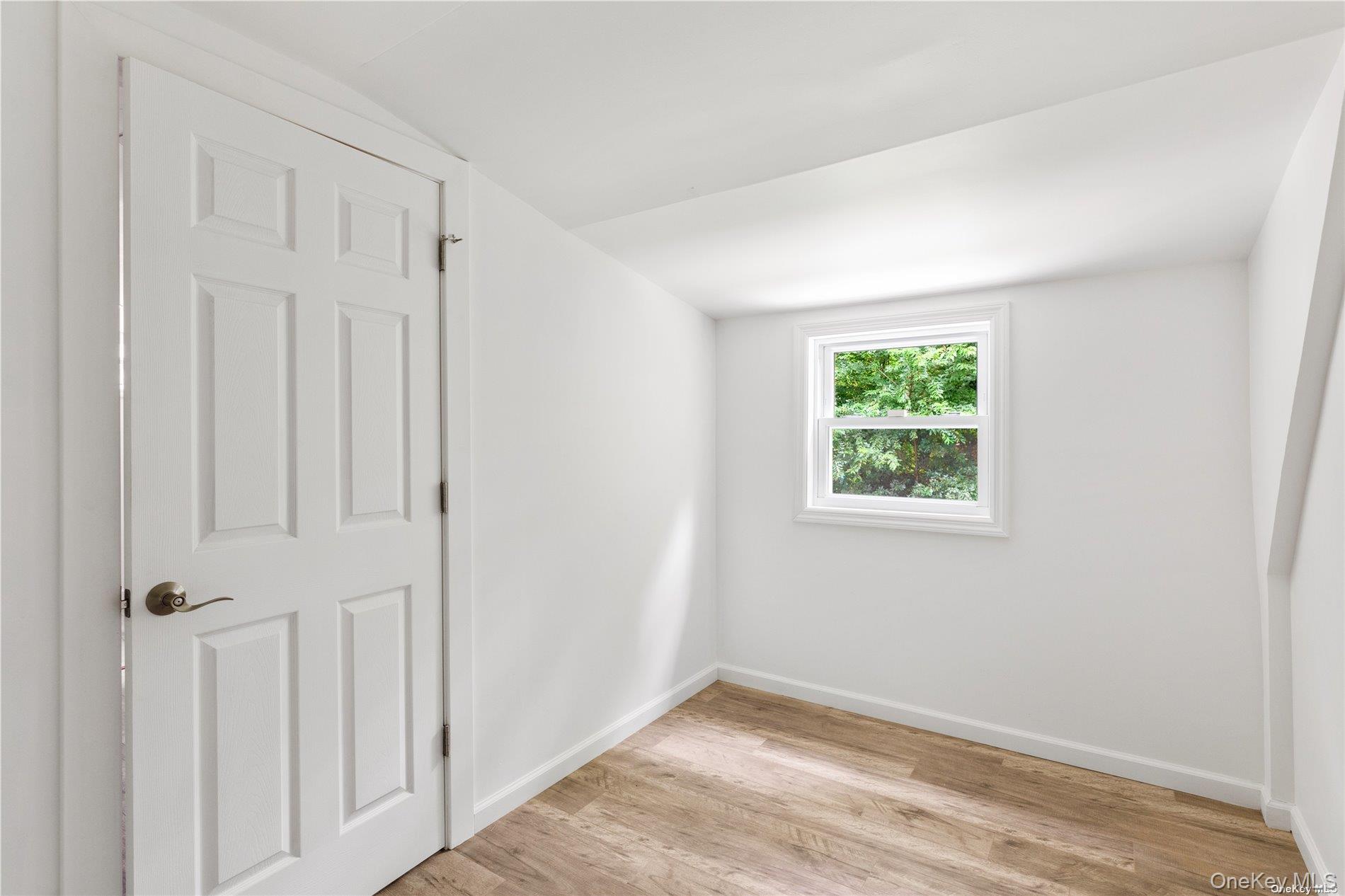 #20 photo, 110 E Bartlett Road, サフォーク郡 Middle Island , NY 11953