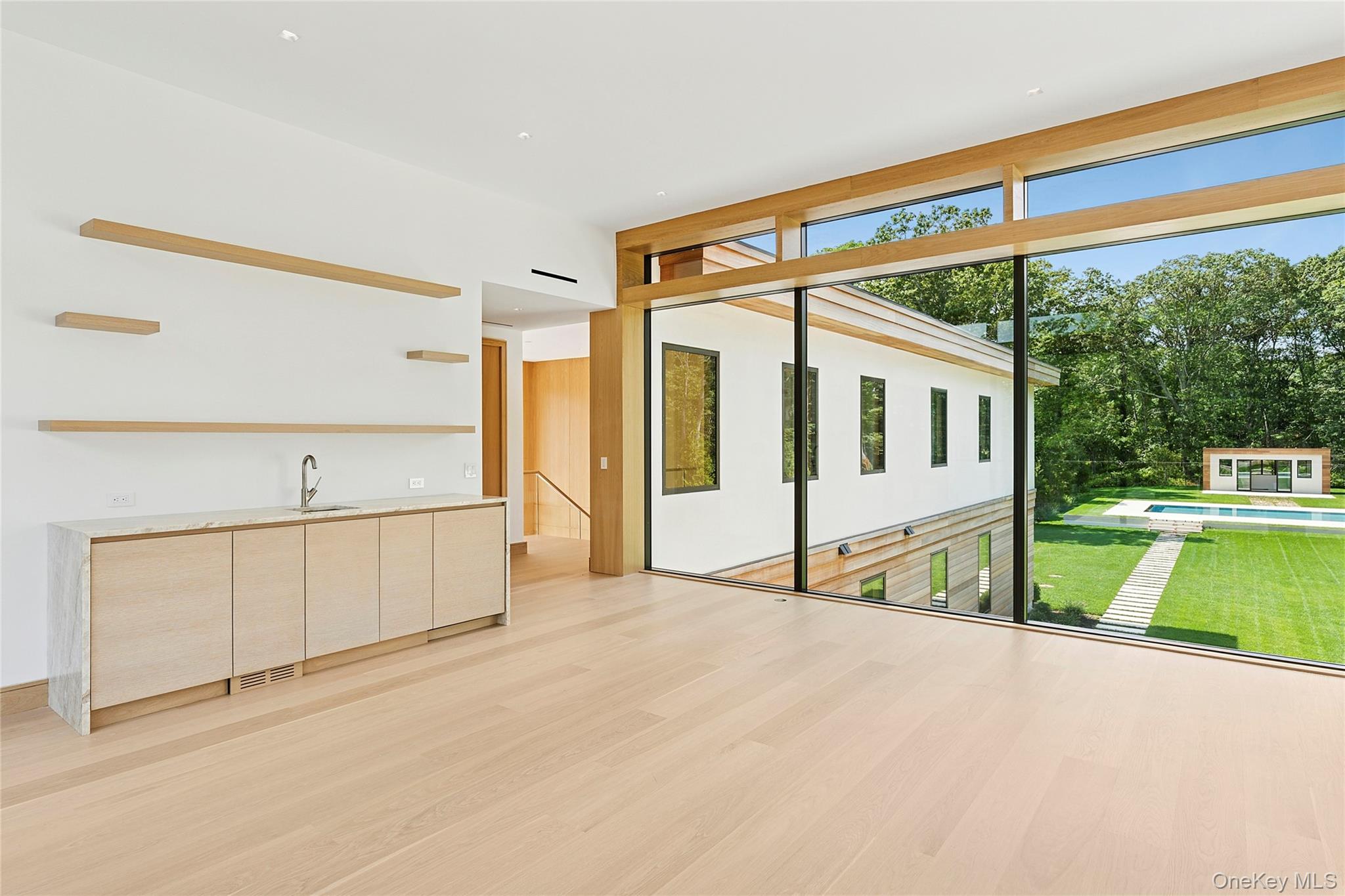 #18 photo, 27 Fresh Pond Road, サフォーク郡 North Haven , NY 11963