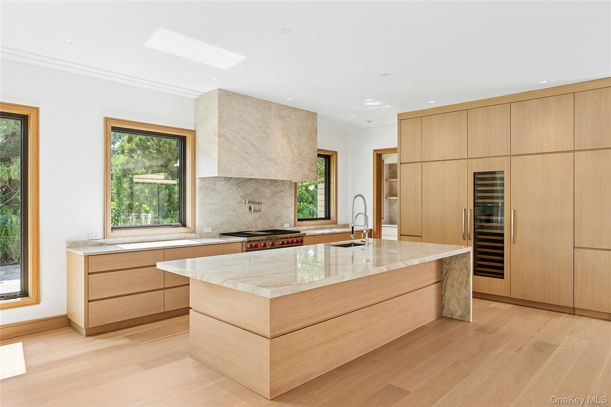 #6 photo, 27 Fresh Pond Road, サフォーク郡 North Haven , NY 11963