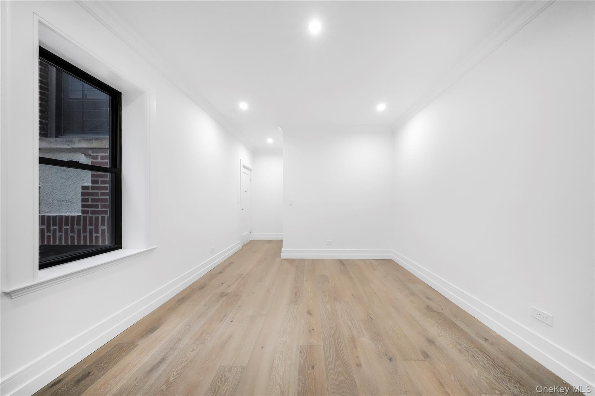 #4 photo, 31-14 Crescent Street, クイーンズ区 Astoria , NY 11106