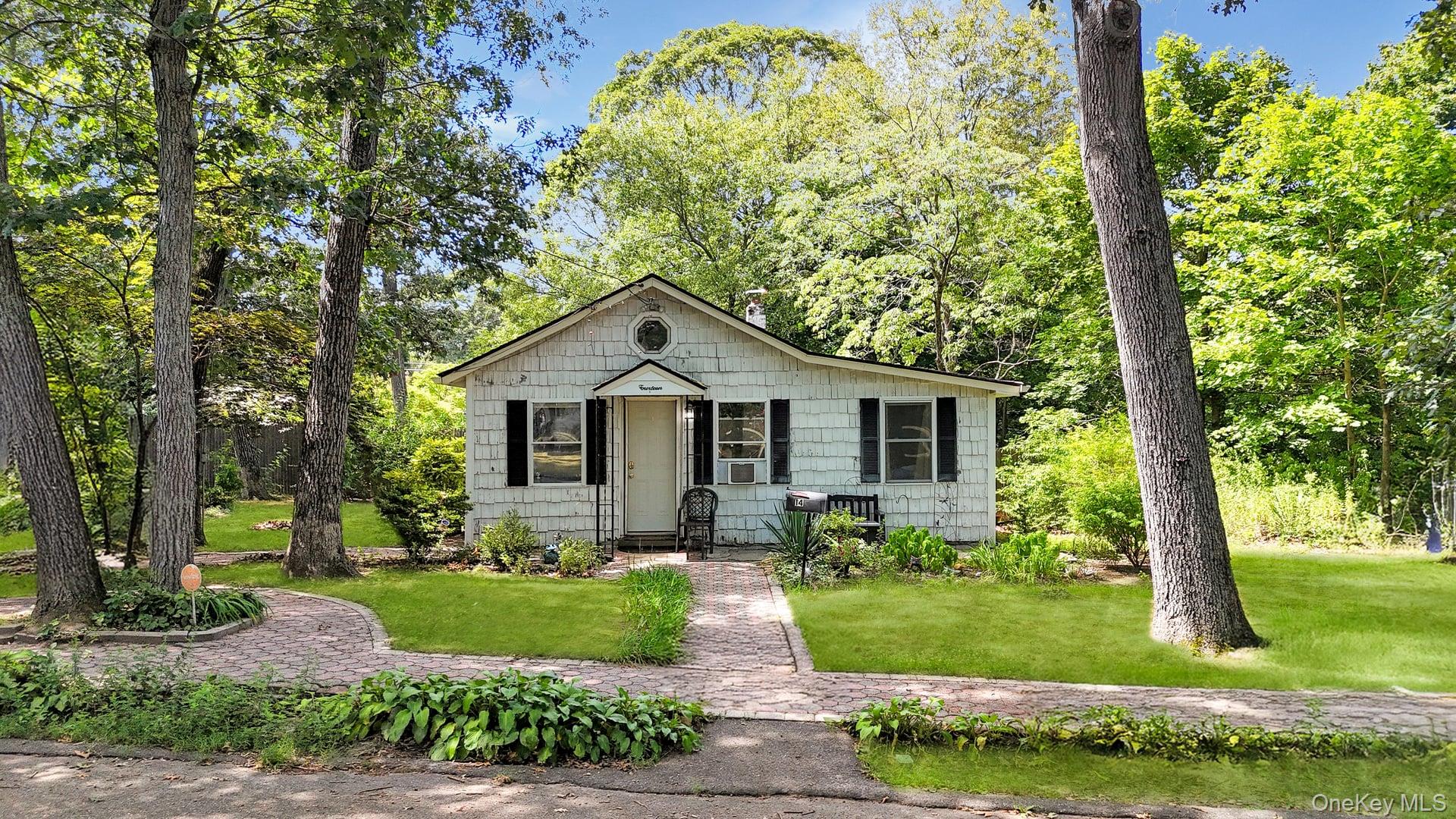 #1 photo, 14 Pleasure Avenue, सफ़ोक काउंटी Lake Ronkonkoma , NY 11779