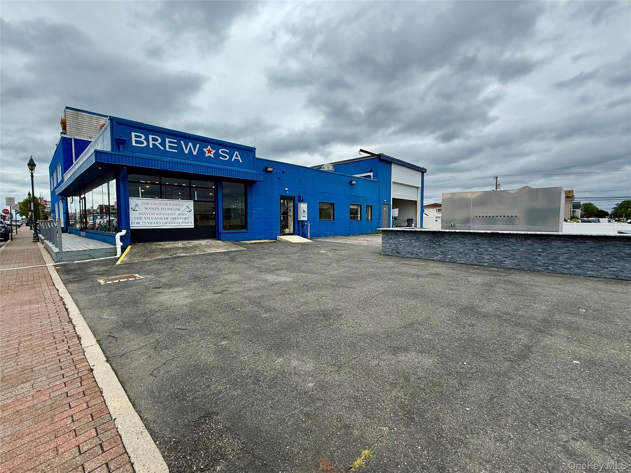 #3 photo, 180 Woodcleft Avenue, ナッソー郡 Freeport , NY 11520