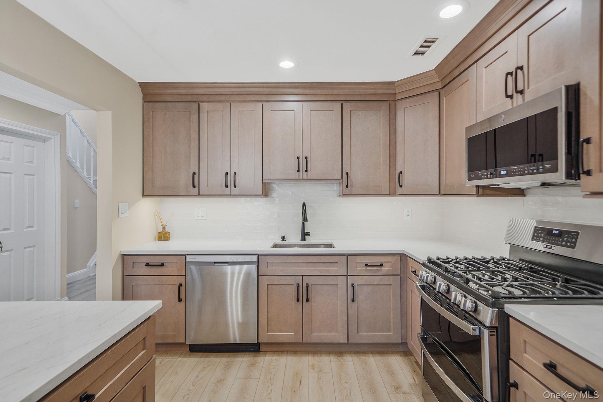 #11 photo, 65 Erik Dr., サフォーク郡 East Setauket , NY 11733