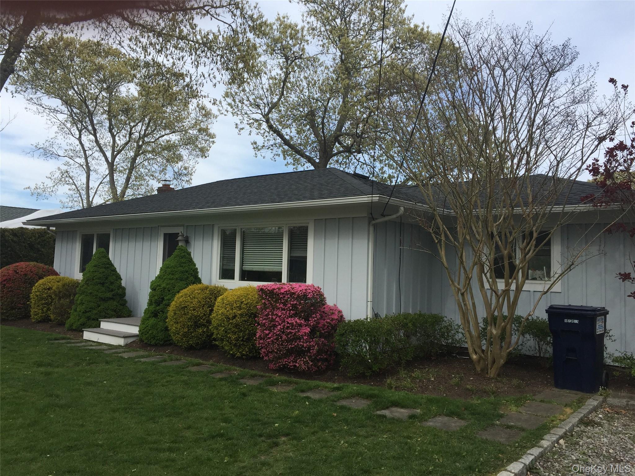 #1 photo, 13 Whiting Road, 东长岛 汉普顿 East Quogue , NY 11942-4905
