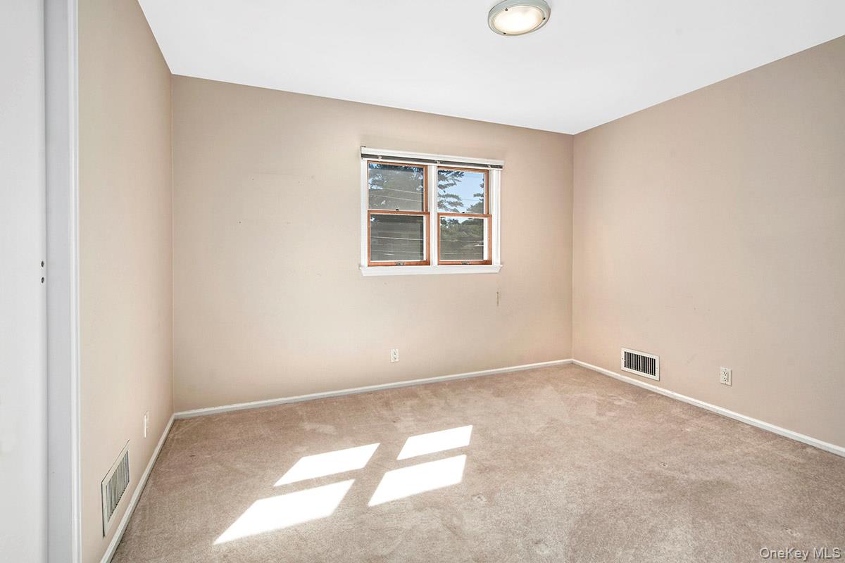 #11 photo, 185 Pinewood Road, Hartsdale , NY 10530