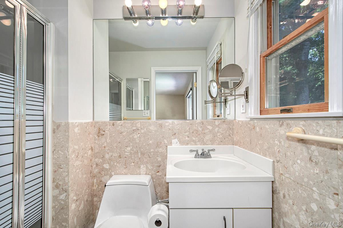 #14 photo, 185 Pinewood Road, Hartsdale , NY 10530