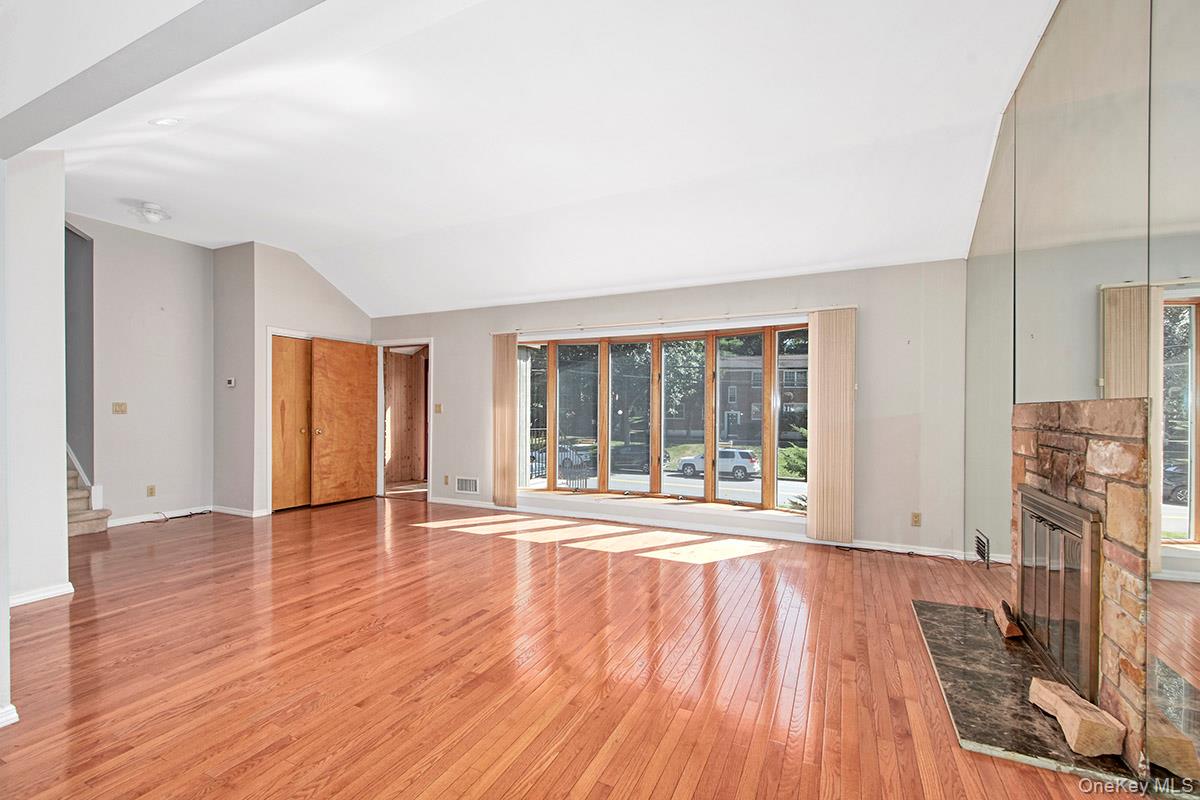 #5 photo, 185 Pinewood Road, Hartsdale , NY 10530