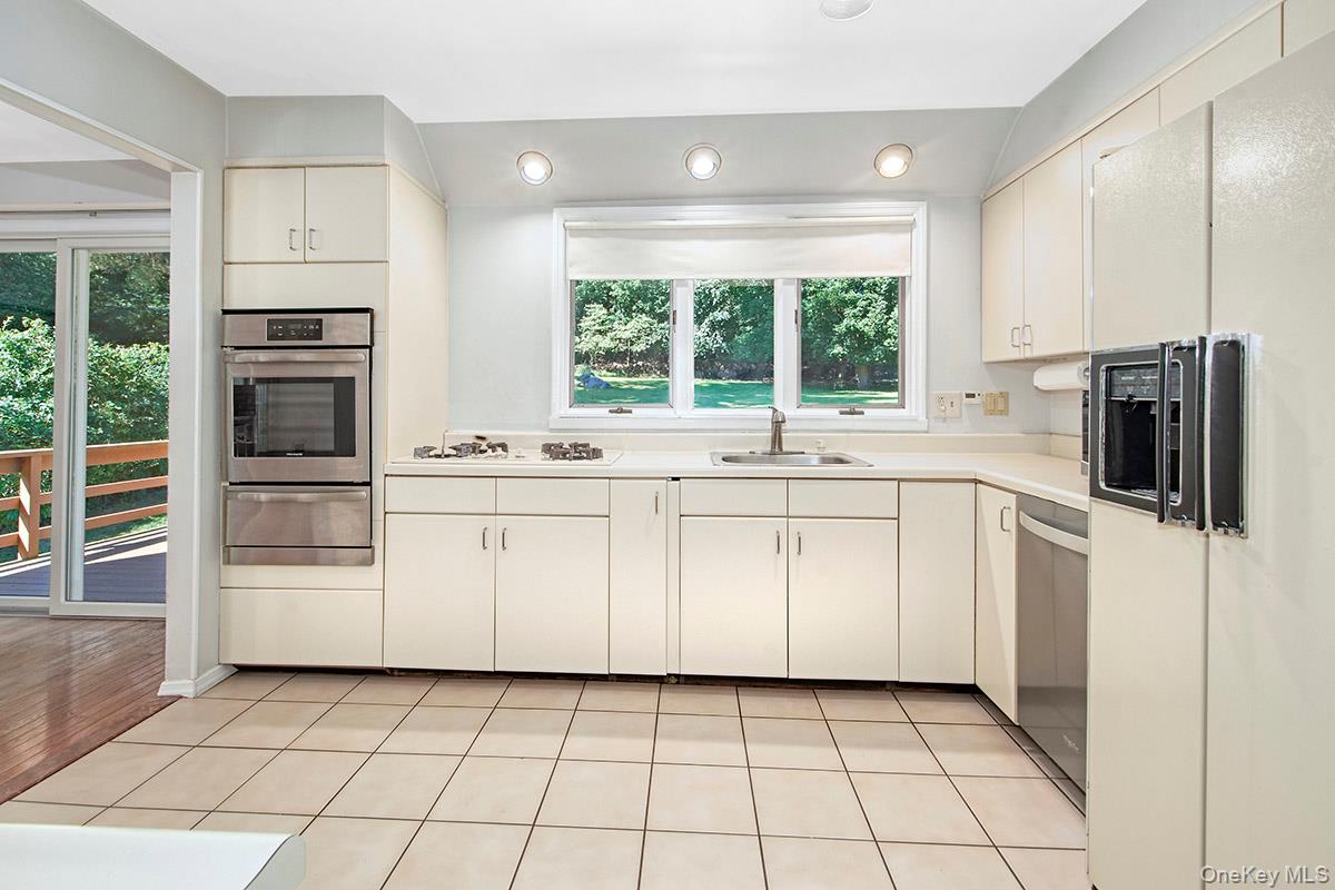 #8 photo, 185 Pinewood Road, Hartsdale , NY 10530