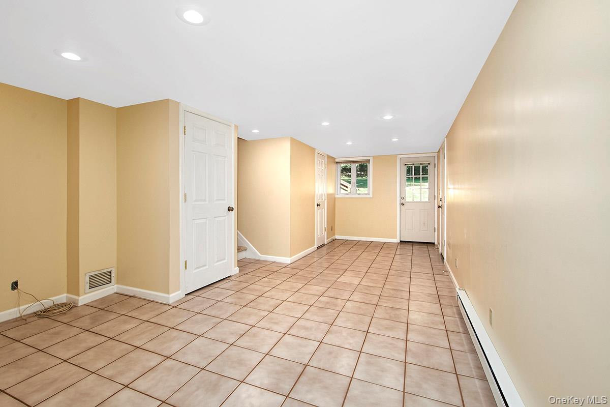 #9 photo, 185 Pinewood Road, Hartsdale , NY 10530