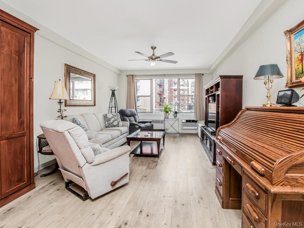 #8 photo, 10 Lake Street, White Plains , NY 10603