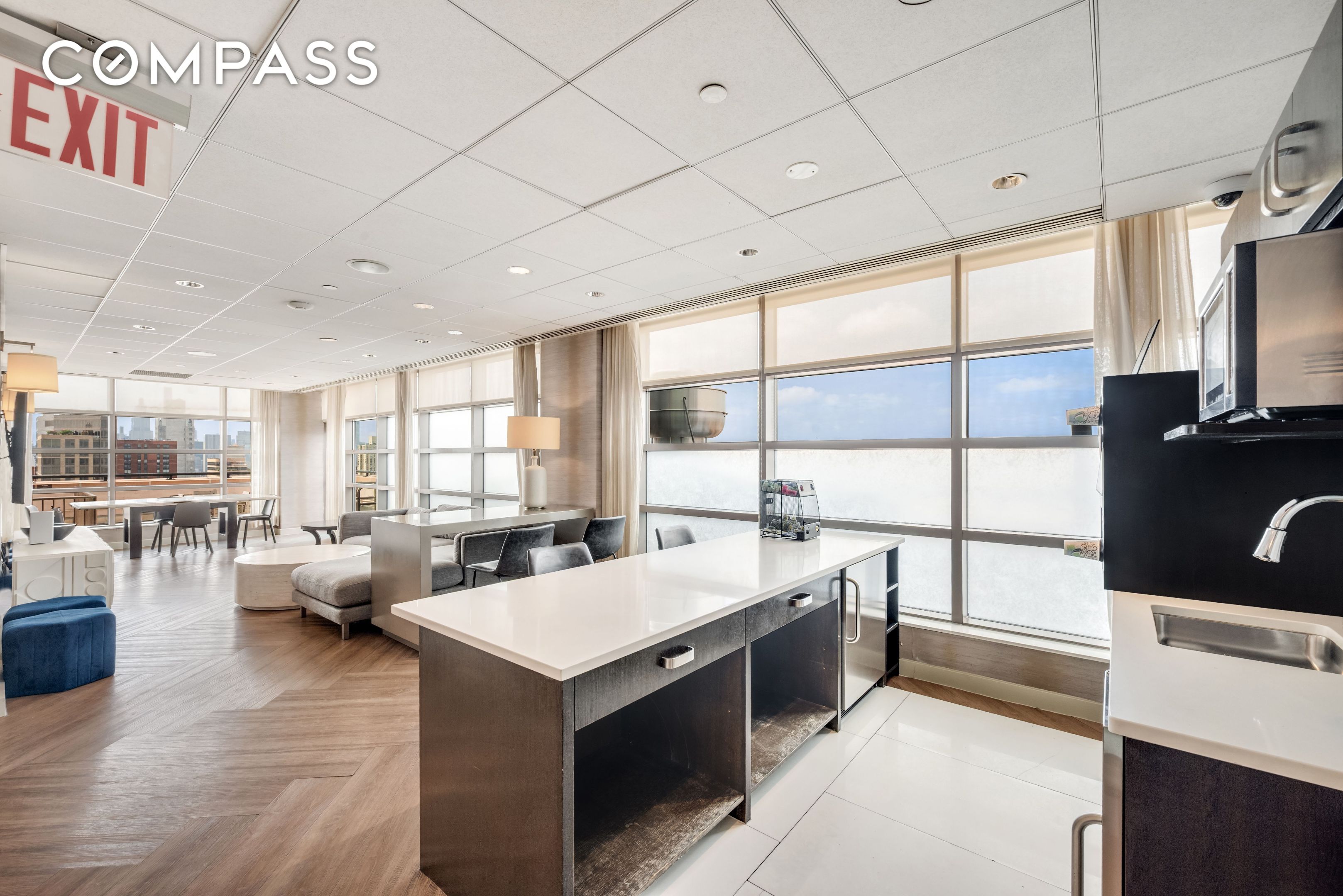 #13 photo, 215-217 E 96th Street, マンハッタン Upper East Side , NY 10128