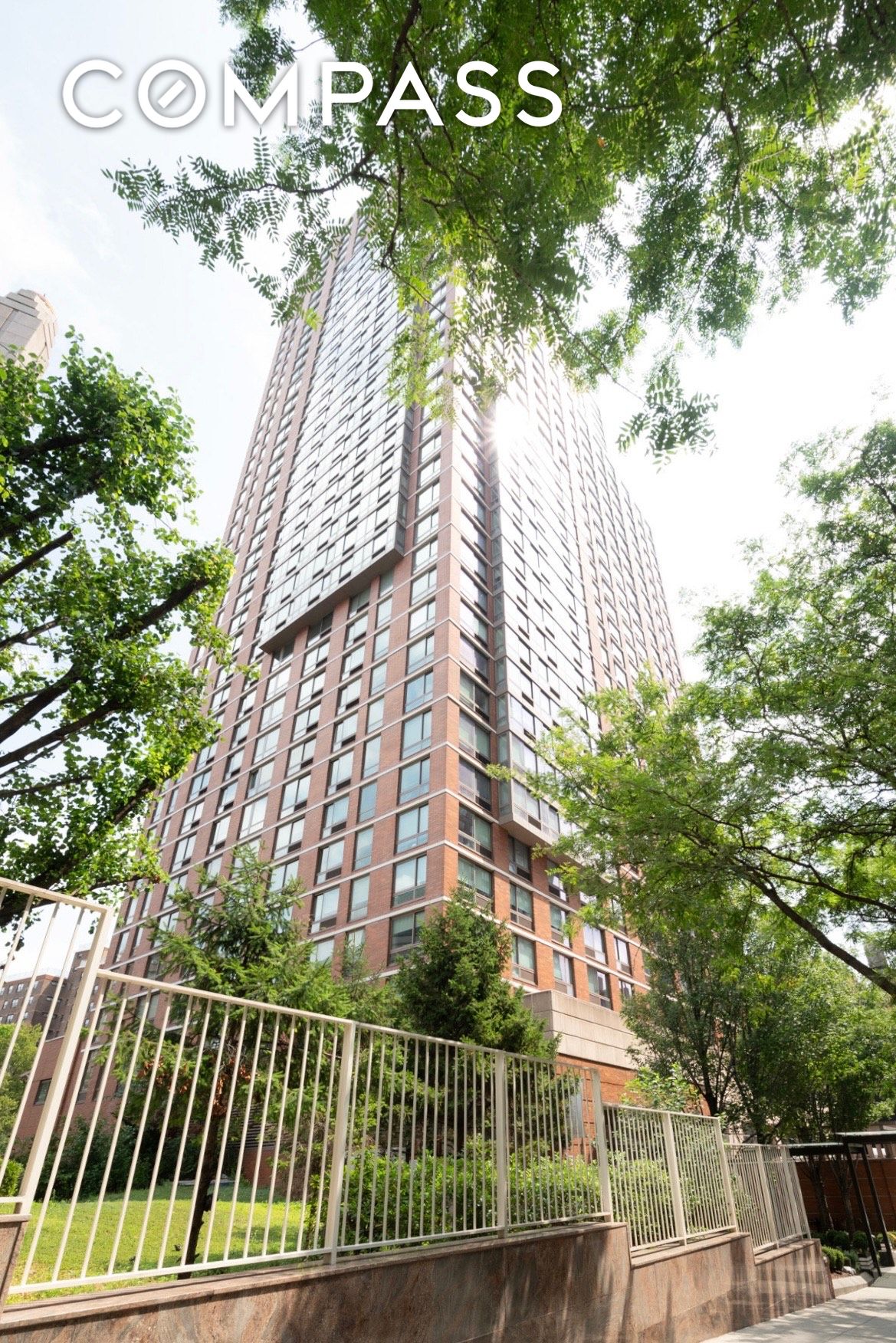 #18 photo, 215-217 E 96th Street, マンハッタン Upper East Side , NY 10128