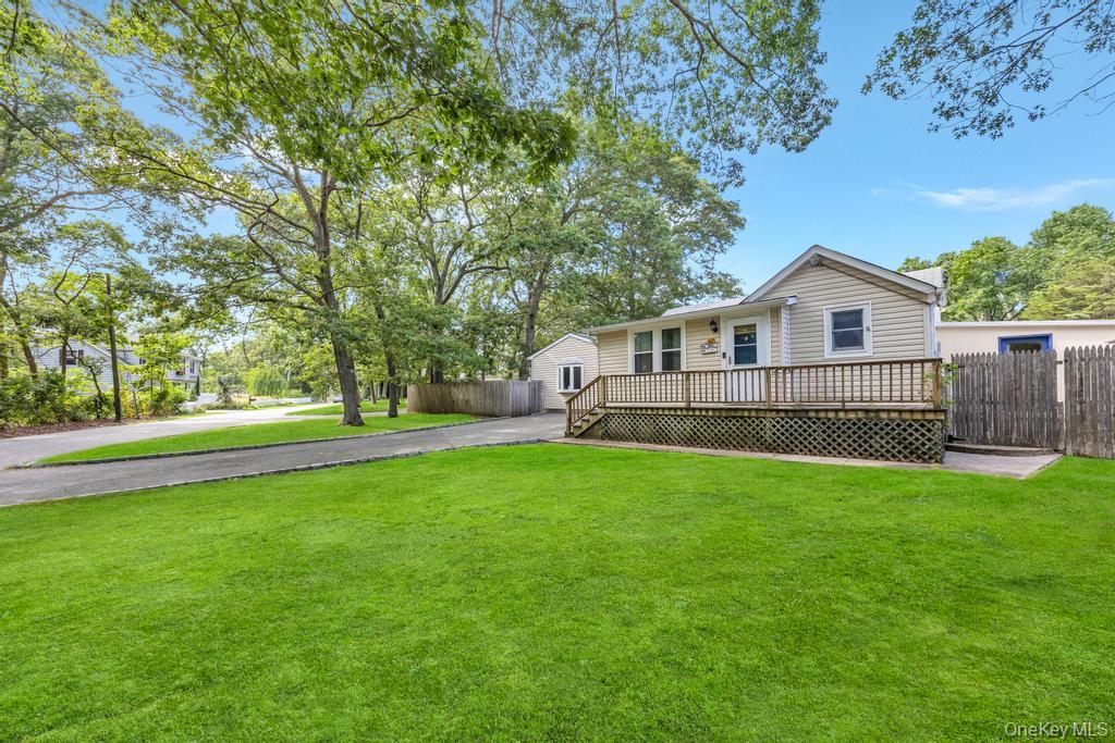 #1 photo, 75 E Shore Drive, 东长岛 Patchogue , NY 11772