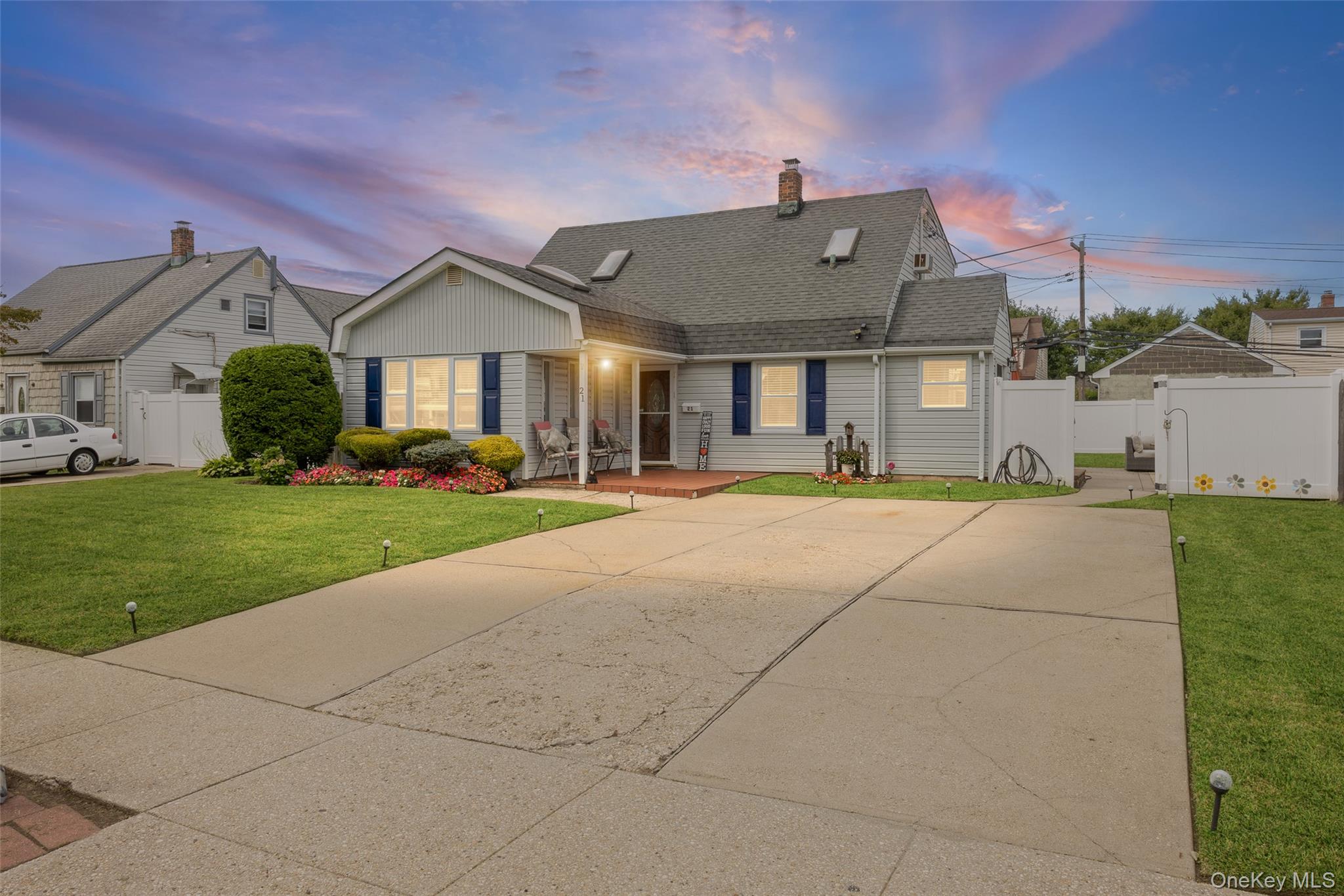 #1 photo, 21 Peacock Lane, नासाउ काउंटी Levittown , NY 11756