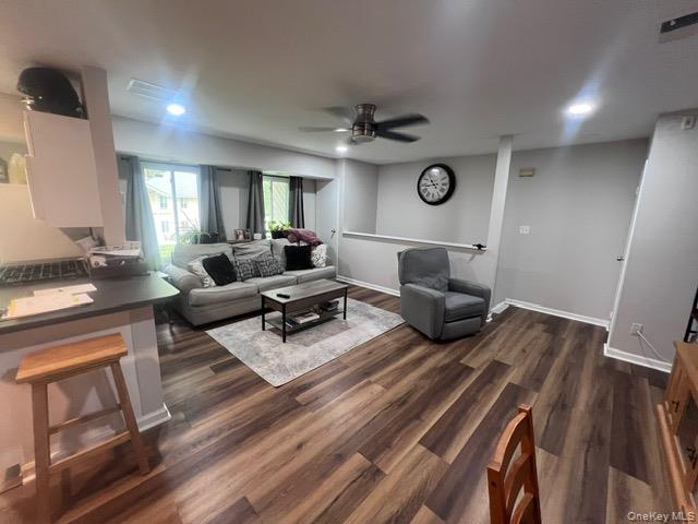 #1 photo, 30 Navajo Court, सफ़ोक काउंटी Coram , NY 17727