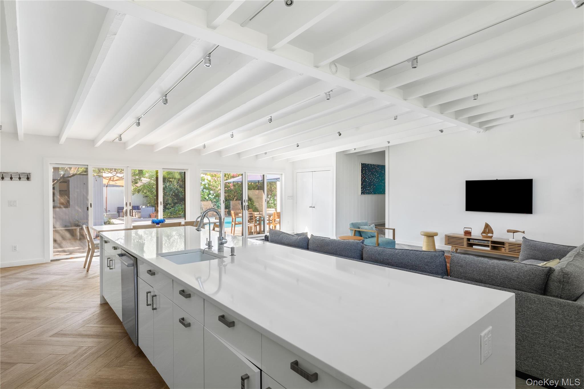 #13 photo, 31 laurel Avenue, サフォーク郡 Seaview , NY 11770