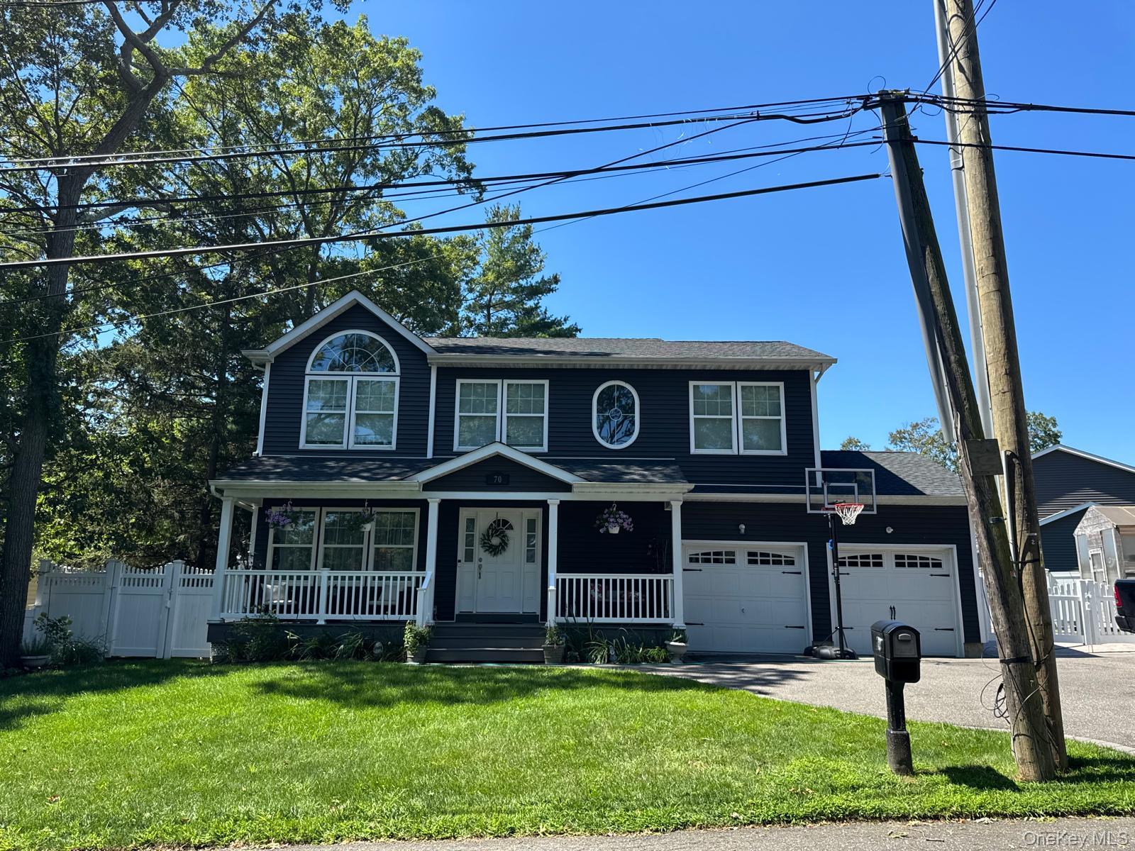 #1 photo, 70 W 8th Street, सफ़ोक काउंटी Ronkonkoma , NY 11779