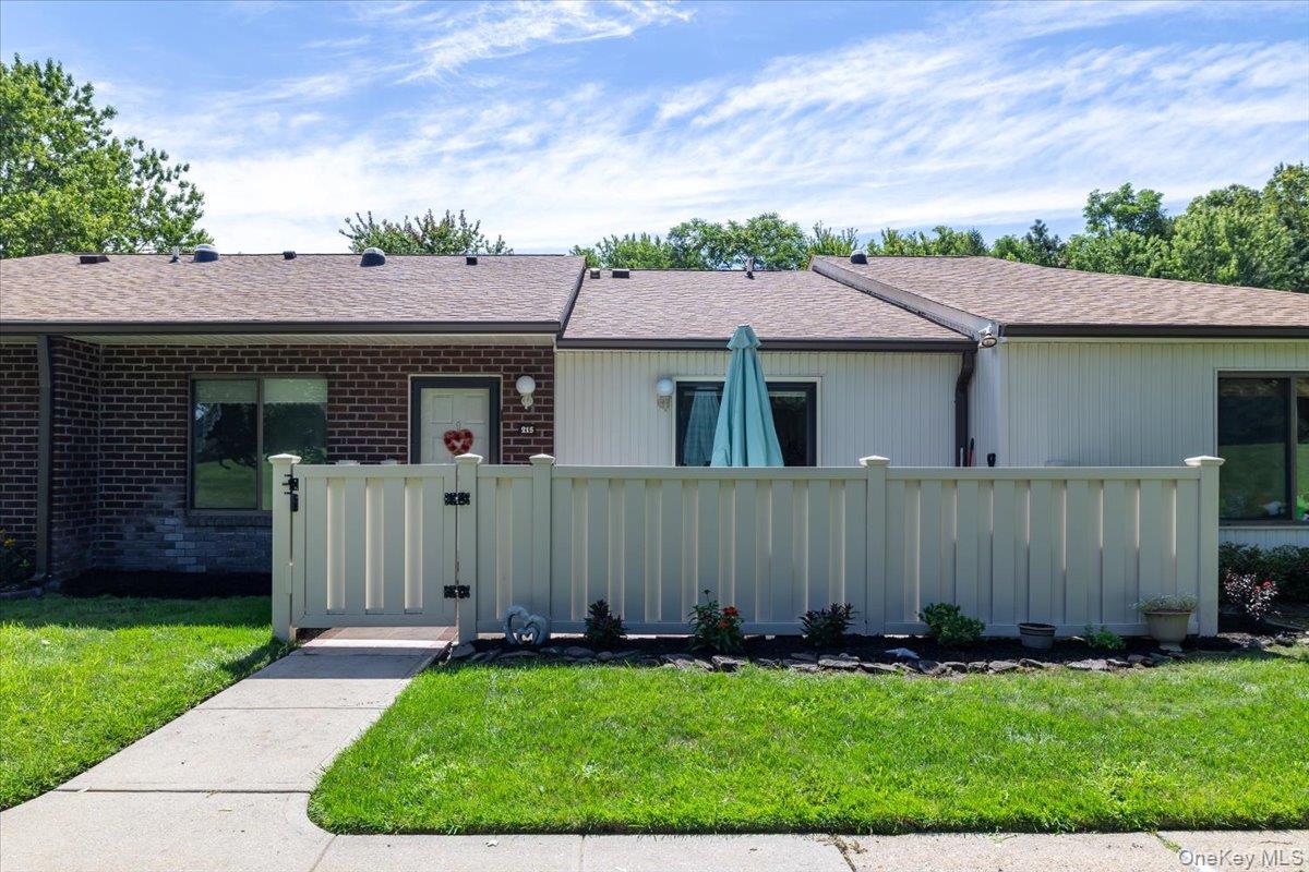 #1 photo, 215 Birchwood Road, سوفولك Coram , NY 11727