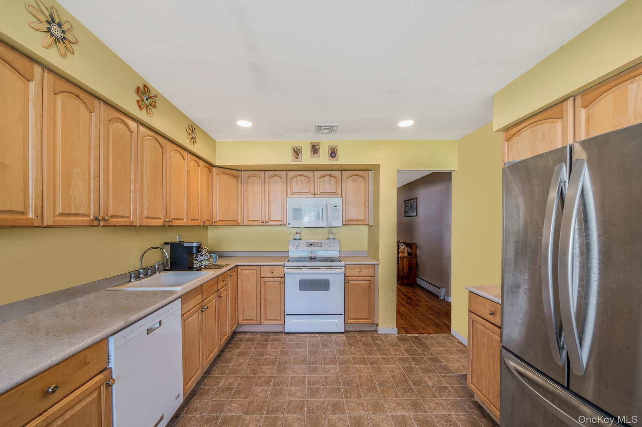 #14 photo, 14 Lloyd Lane, サフォーク郡 Nesconset , NY 11767