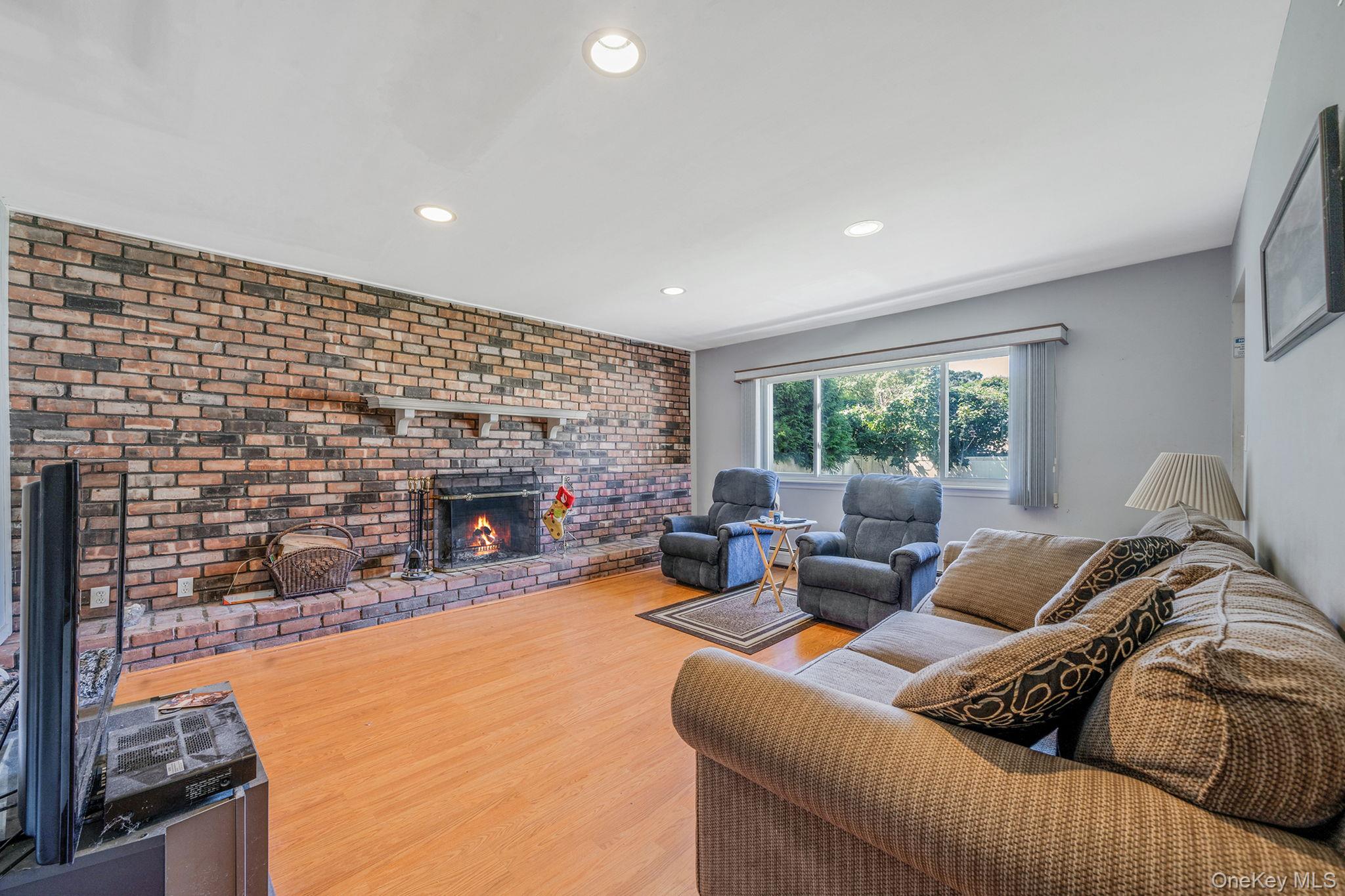 #4 photo, 14 Lloyd Lane, サフォーク郡 Nesconset , NY 11767