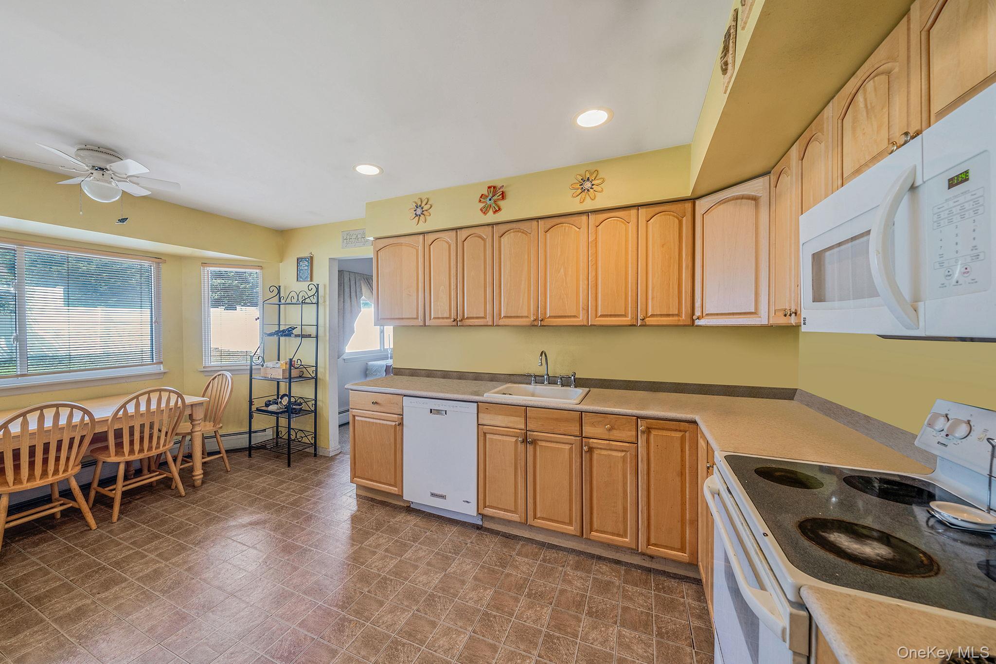 #5 photo, 14 Lloyd Lane, サフォーク郡 Nesconset , NY 11767