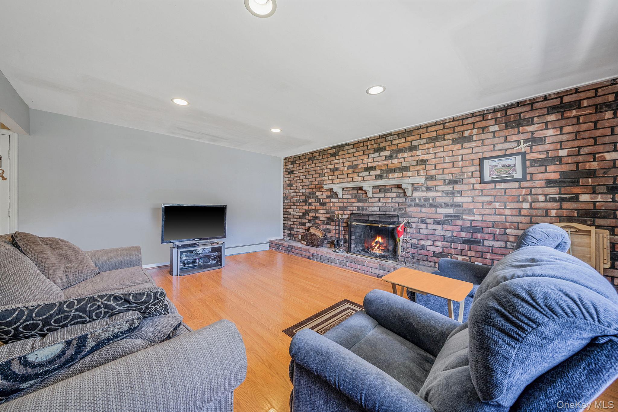 #7 photo, 14 Lloyd Lane, サフォーク郡 Nesconset , NY 11767