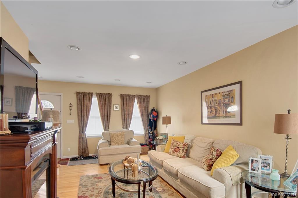 #4 photo, 320 N Terrace Avenue, Mount Vernon , NY 10550