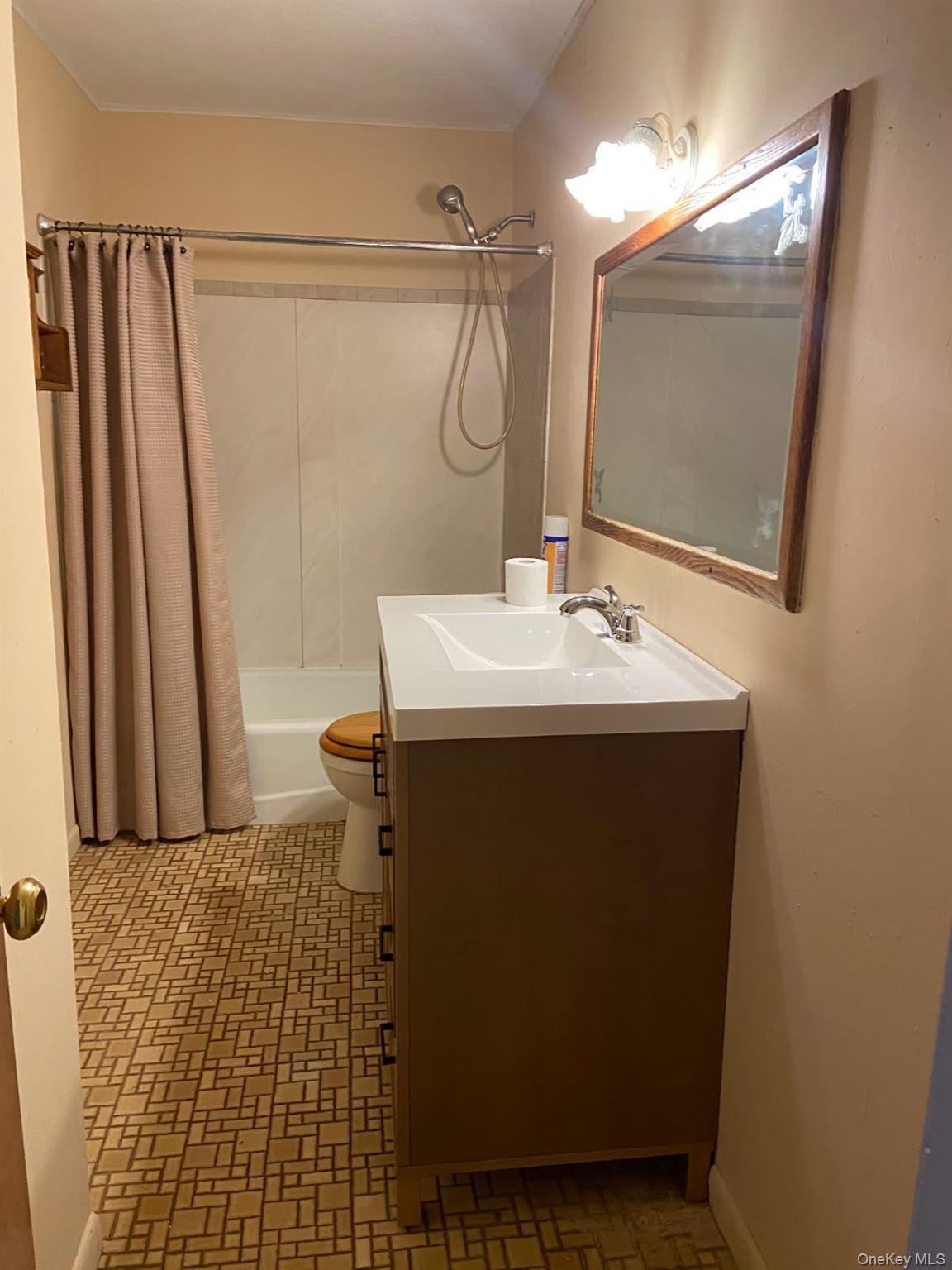 #4 photo, 221 Kings Ferry Road, Verplanck , NY 10596