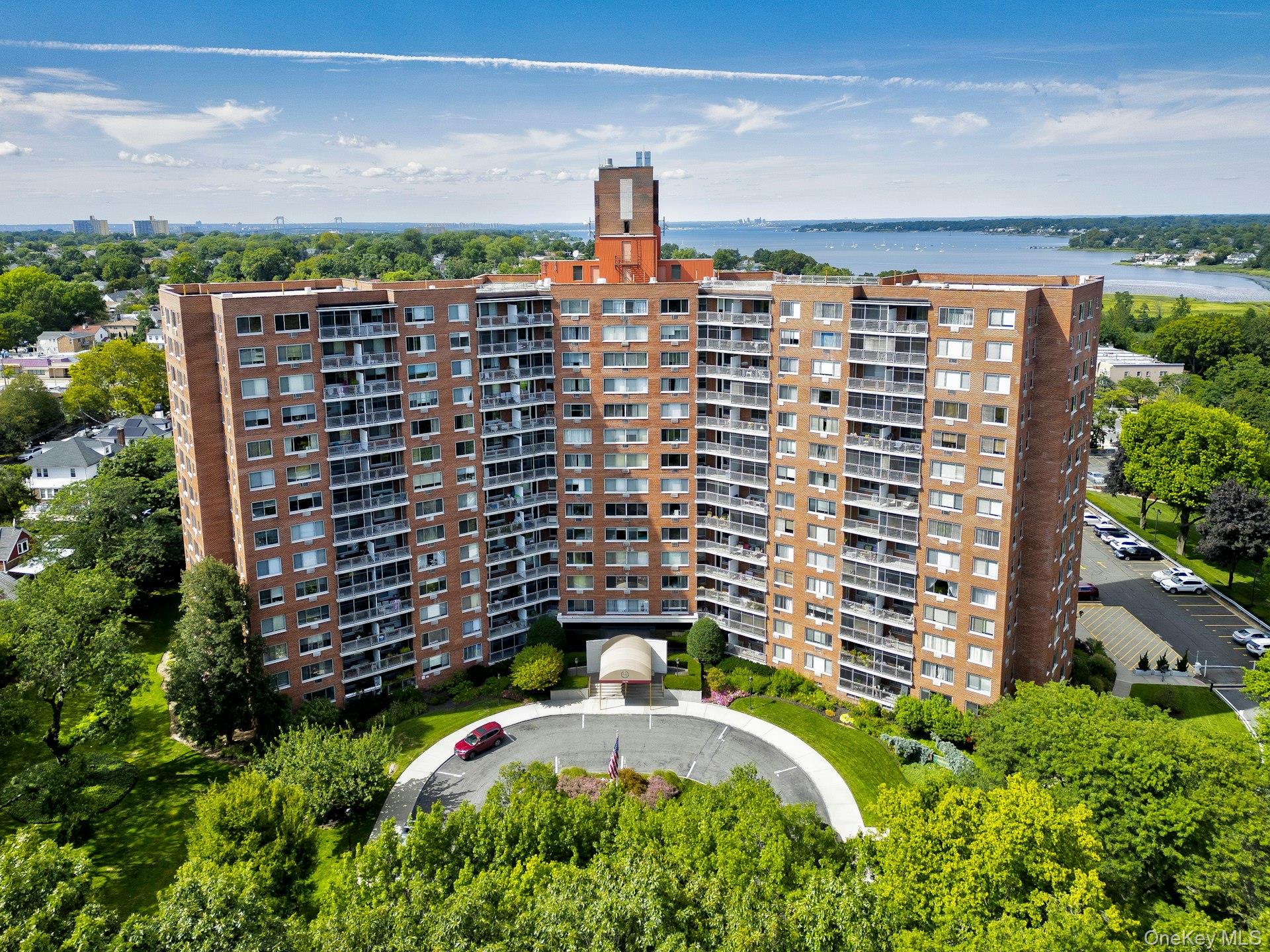 #1 photo, 220-55 46th Avenue, クイーンズ区 Bayside , NY 11361