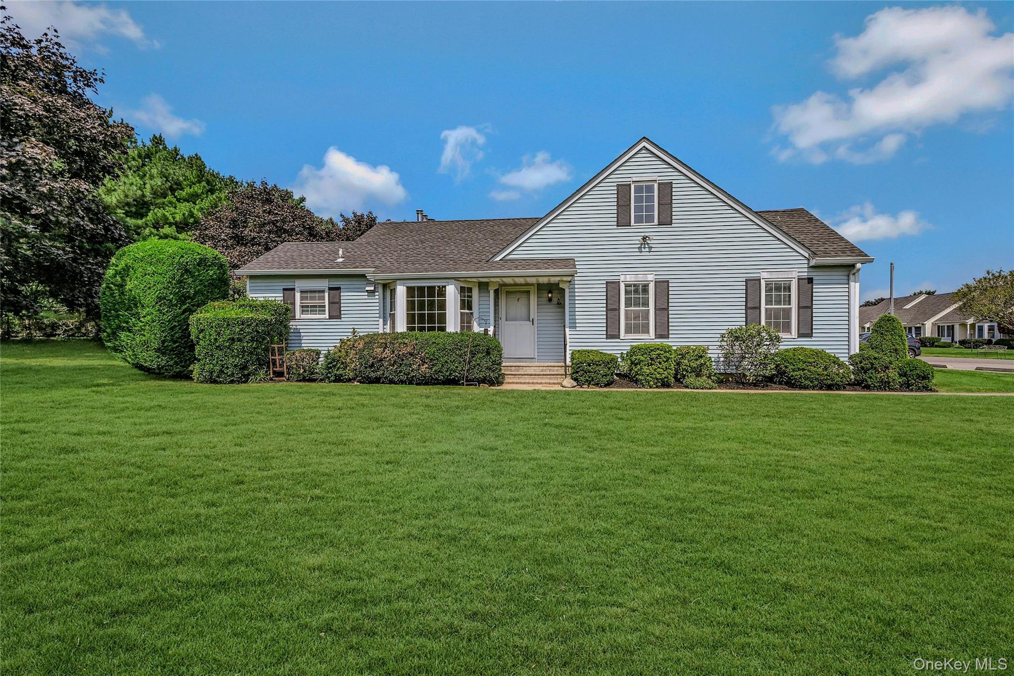 #1 photo, 2555 Youngs Avenue, सफ़ोक काउंटी Southold , NY 11971