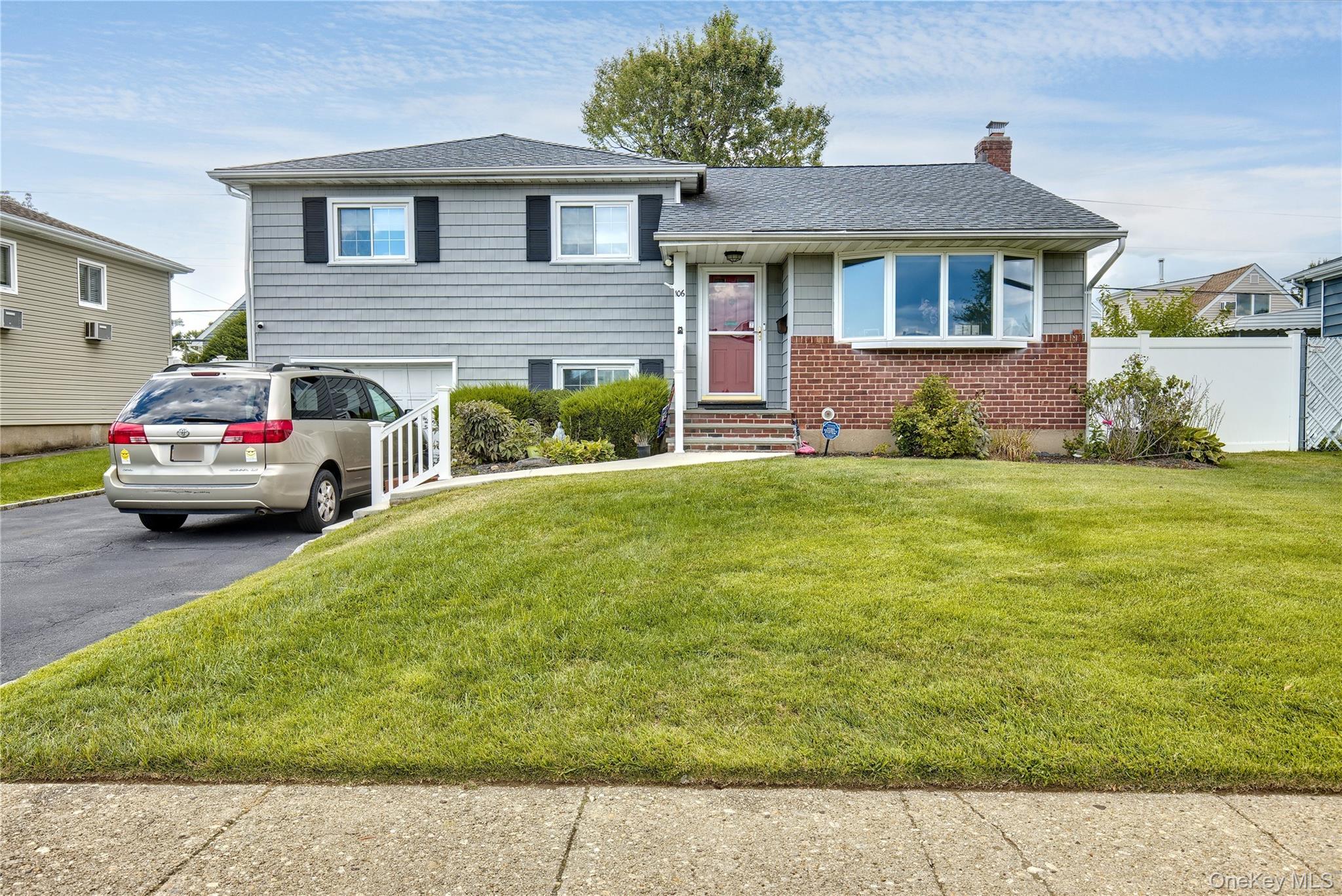 #1 photo, 106 Cornell Lane, हिक्सविले Hicksville , NY 11801