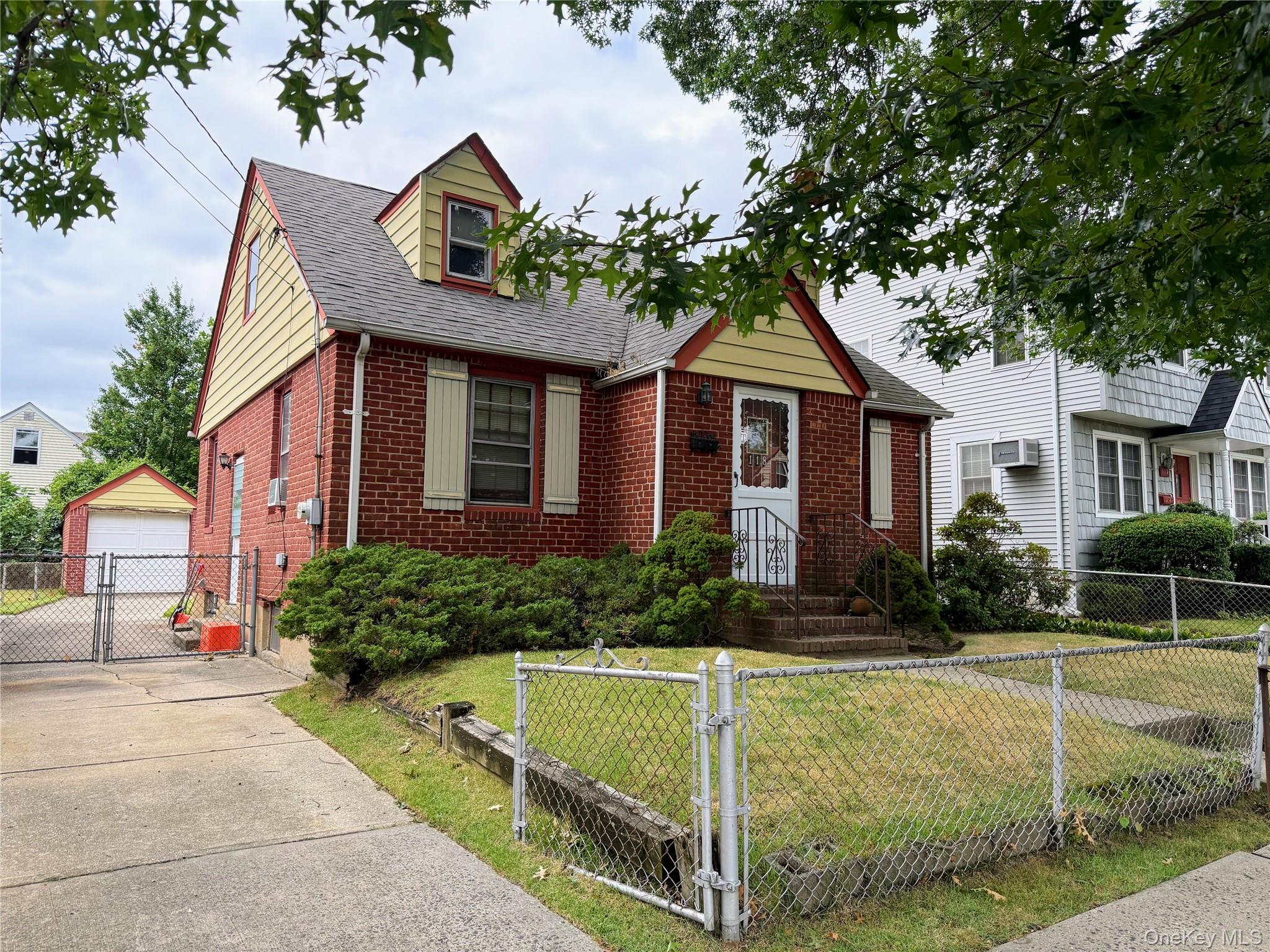 #1 photo, 118 Hunnewell Avenue, नासाउ काउंटी Elmont , NY 11003